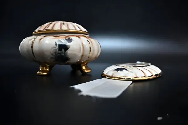 Шкатулка и плакетка. Capodimonte. Италия — вид 9