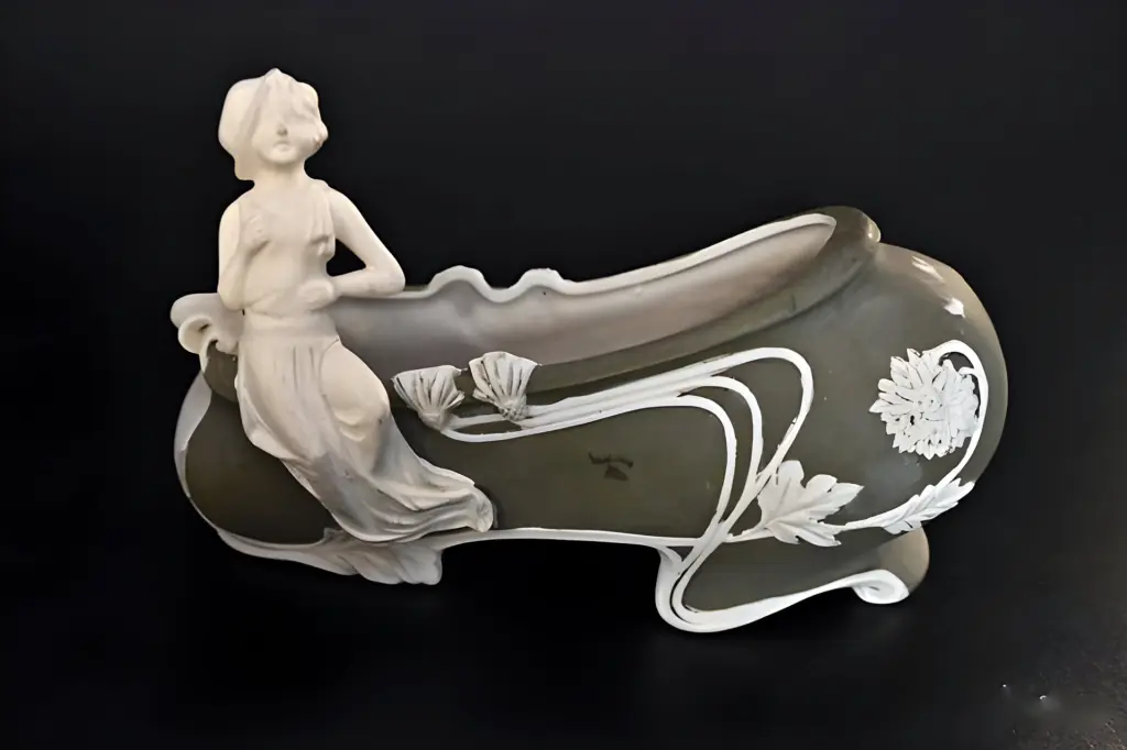Статуэтка туфля в стиле Wedgwood — вид 1