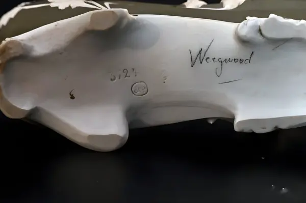 Статуэтка туфля в стиле Wedgwood — вид 8