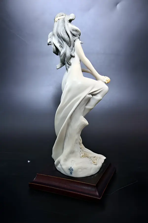 Статуэтки девушки. Capodimonte B. Merli. Италия — вид 6